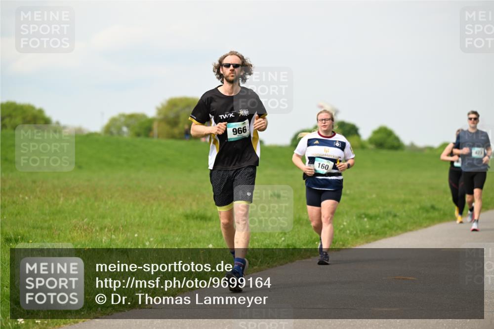 10.05.2026 - 8. Wedeler Halbmarathon Dr. Thomas Lammeyer http://msf.ph/oto/9699164 10.05.2026 11:36:15 Laufen 966, 160 meine-sportfotos.de