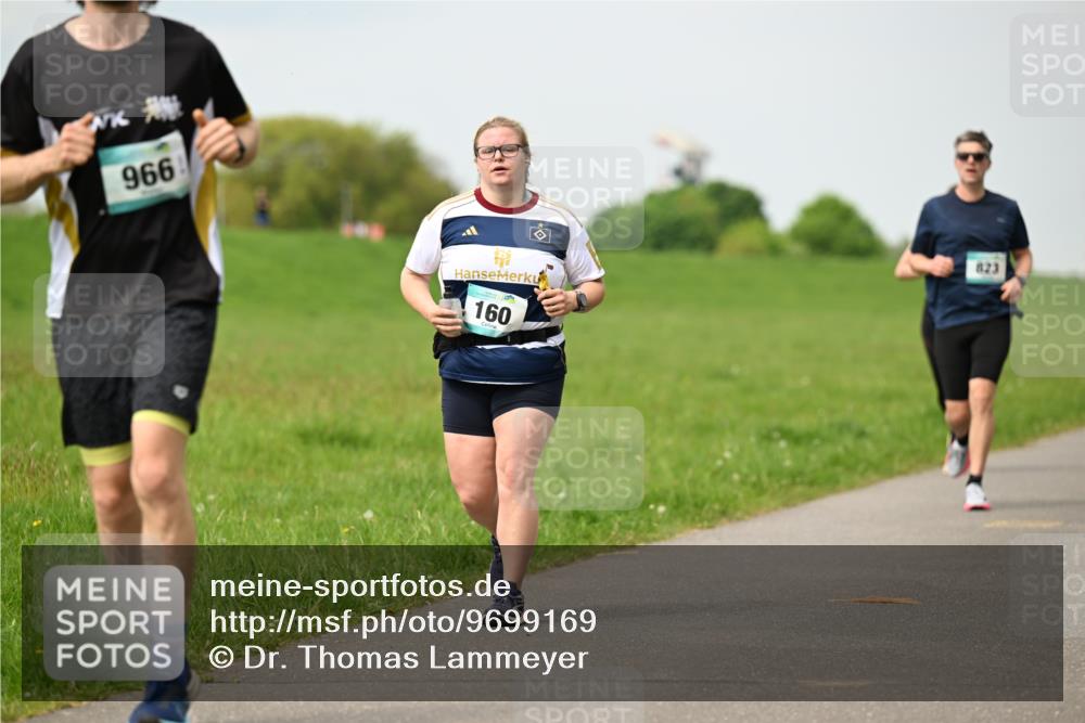 10.05.2026 - 8. Wedeler Halbmarathon Dr. Thomas Lammeyer http://msf.ph/oto/9699169 10.05.2026 11:36:16 Laufen 966, 160, 823 meine-sportfotos.de