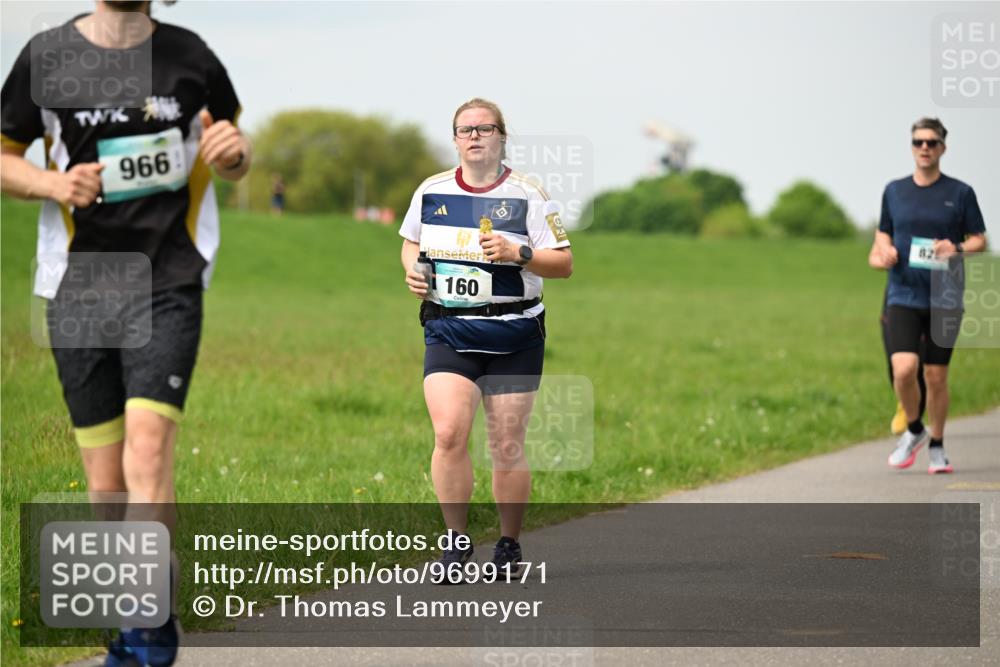 10.05.2026 - 8. Wedeler Halbmarathon Dr. Thomas Lammeyer http://msf.ph/oto/9699171 10.05.2026 11:36:16 Laufen 966, 160 meine-sportfotos.de