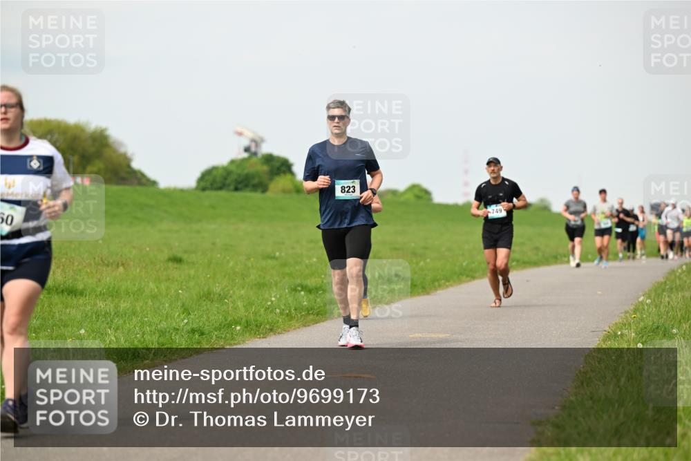 10.05.2026 - 8. Wedeler Halbmarathon Dr. Thomas Lammeyer http://msf.ph/oto/9699173 10.05.2026 11:36:17 Laufen 823, 749 meine-sportfotos.de