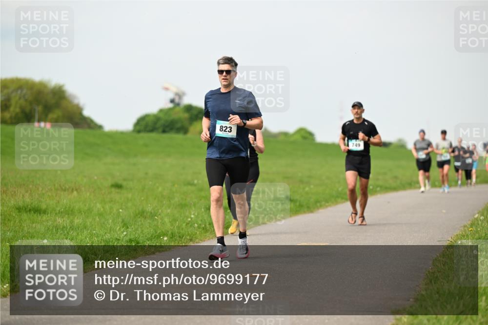 10.05.2026 - 8. Wedeler Halbmarathon Dr. Thomas Lammeyer http://msf.ph/oto/9699177 10.05.2026 11:36:18 Laufen 823, 749 meine-sportfotos.de