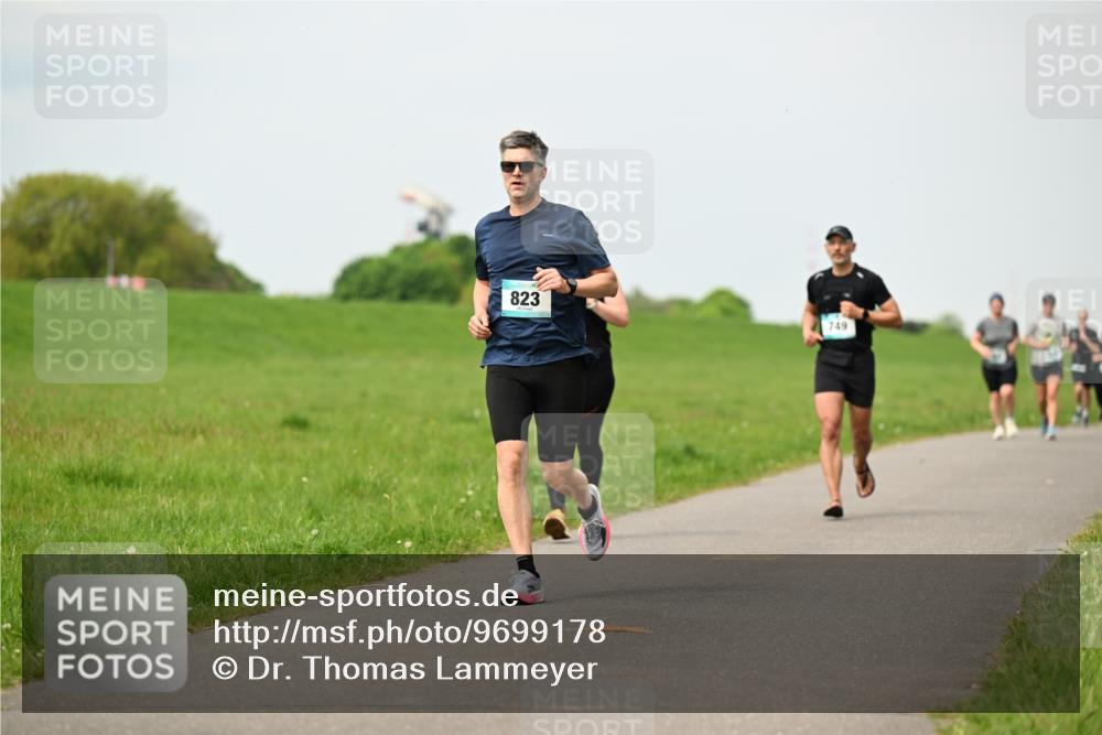 10.05.2026 - 8. Wedeler Halbmarathon Dr. Thomas Lammeyer http://msf.ph/oto/9699178 10.05.2026 11:36:18 Laufen 823, 749 meine-sportfotos.de