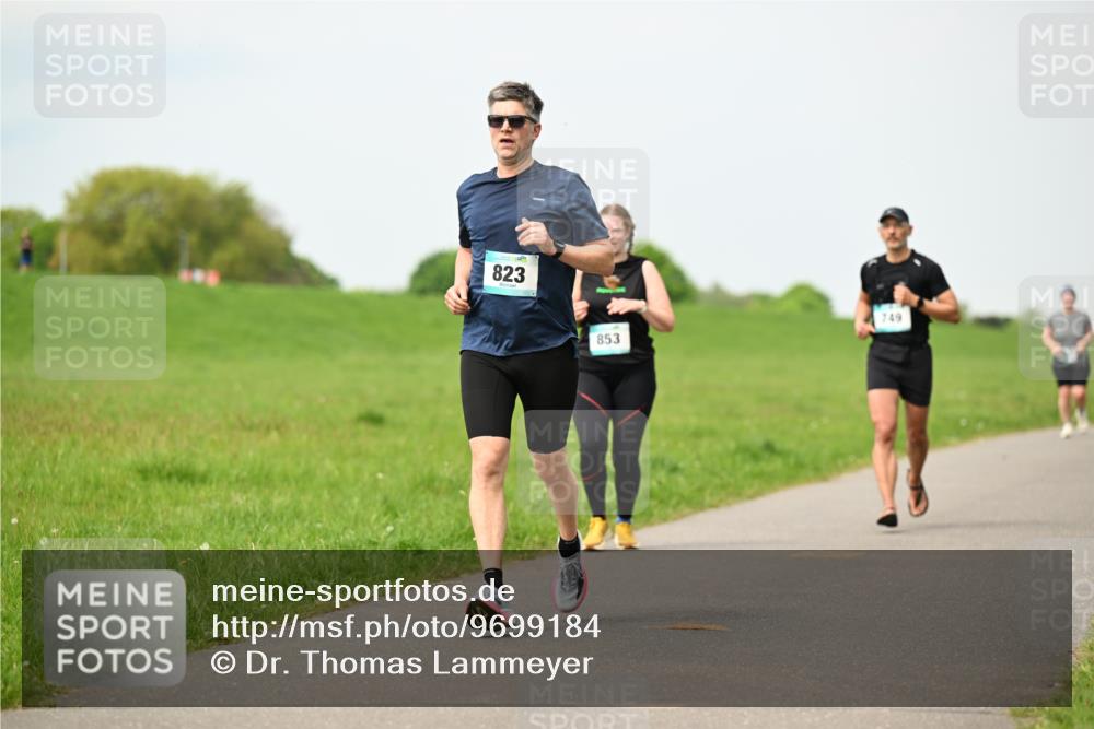 10.05.2026 - 8. Wedeler Halbmarathon Dr. Thomas Lammeyer http://msf.ph/oto/9699184 10.05.2026 11:36:19 Laufen 823, 853 meine-sportfotos.de