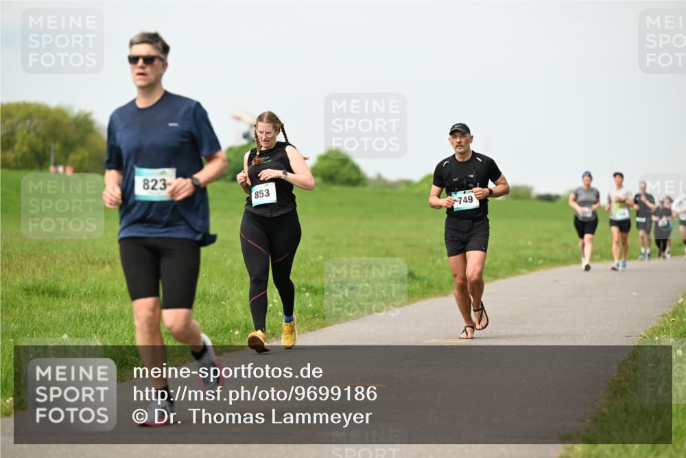 10.05.2026 - 8. Wedeler Halbmarathon Dr. Thomas Lammeyer http://msf.ph/oto/9699186 10.05.2026 11:36:20 Laufen 823, 853, 749 meine-sportfotos.de