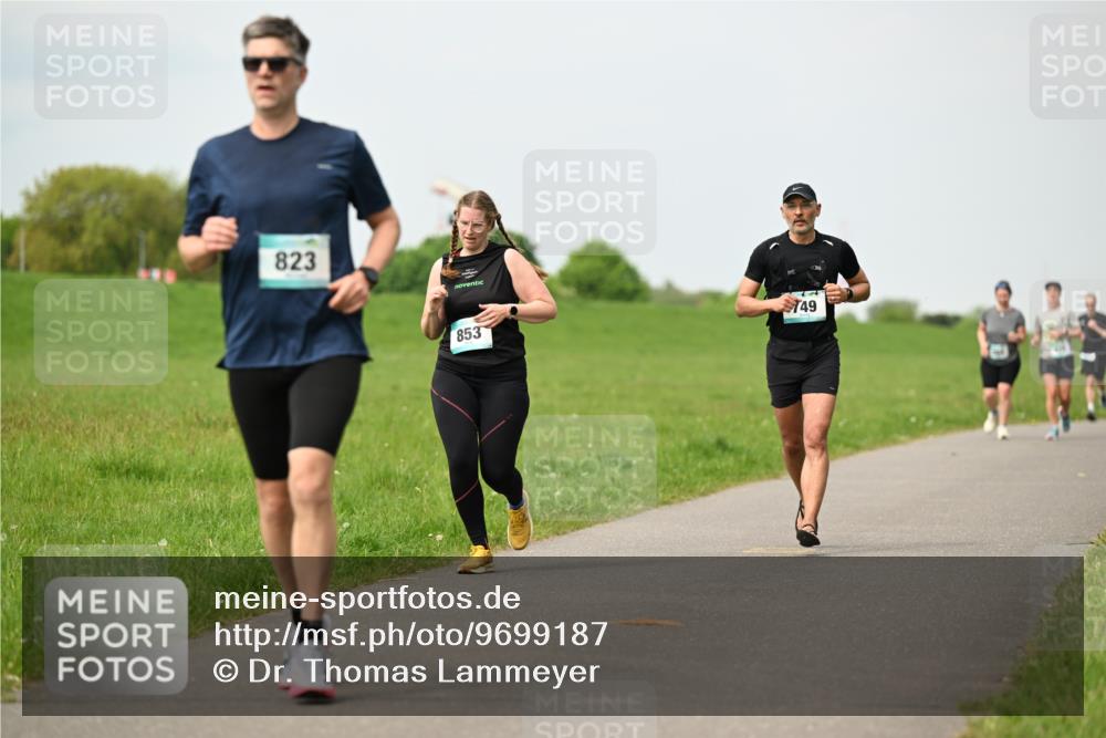 10.05.2026 - 8. Wedeler Halbmarathon Dr. Thomas Lammeyer http://msf.ph/oto/9699187 10.05.2026 11:36:20 Laufen 823, 853 meine-sportfotos.de