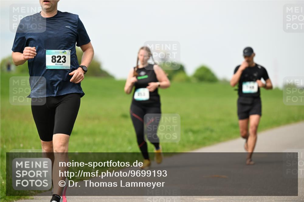 10.05.2026 - 8. Wedeler Halbmarathon Dr. Thomas Lammeyer http://msf.ph/oto/9699193 10.05.2026 11:36:20 Laufen 823 meine-sportfotos.de