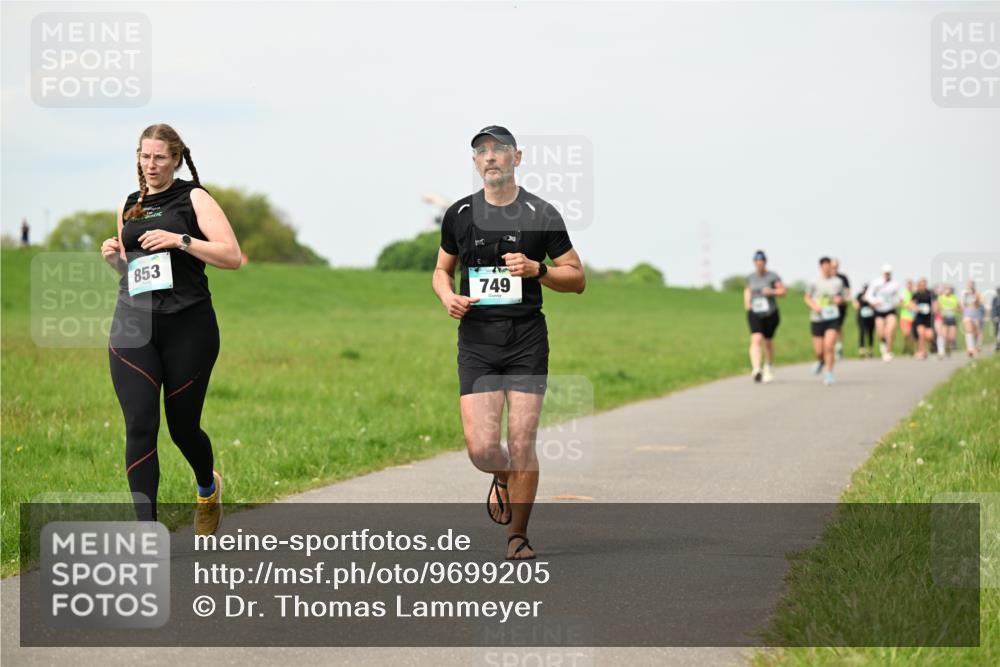 10.05.2026 - 8. Wedeler Halbmarathon Dr. Thomas Lammeyer http://msf.ph/oto/9699205 10.05.2026 11:36:23 Laufen 853, 749 meine-sportfotos.de