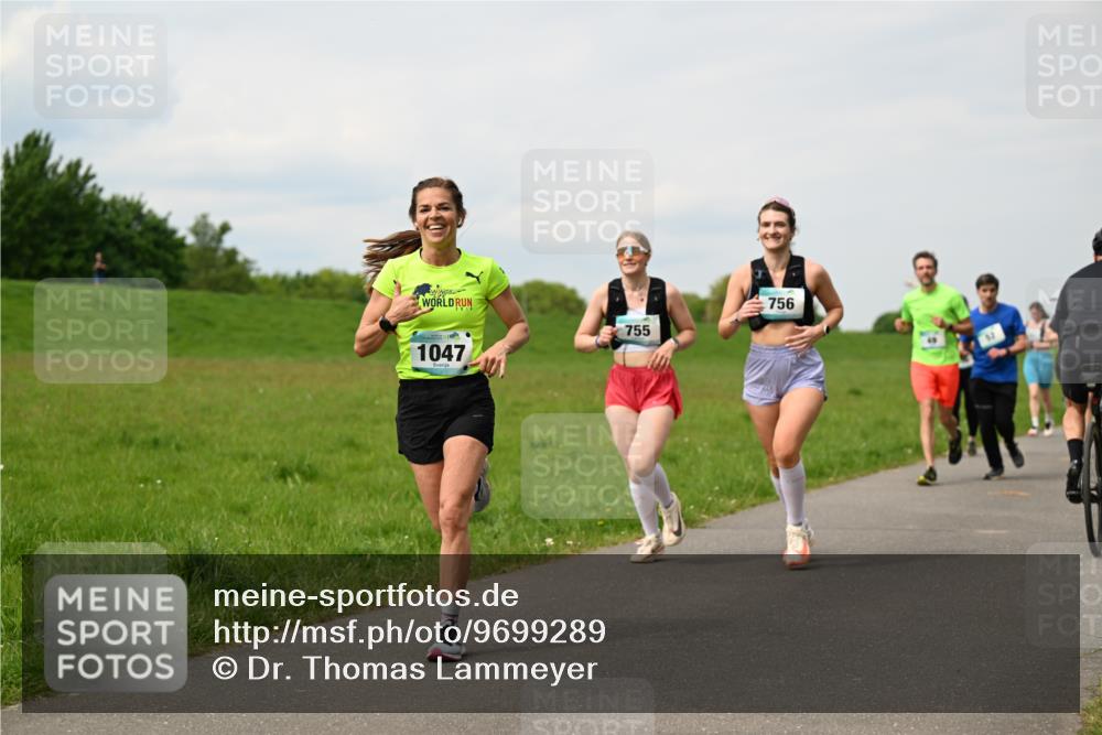 10.05.2026 - 8. Wedeler Halbmarathon Dr. Thomas Lammeyer http://msf.ph/oto/9699289 10.05.2026 11:36:41 Laufen 1047, 755, 756 meine-sportfotos.de