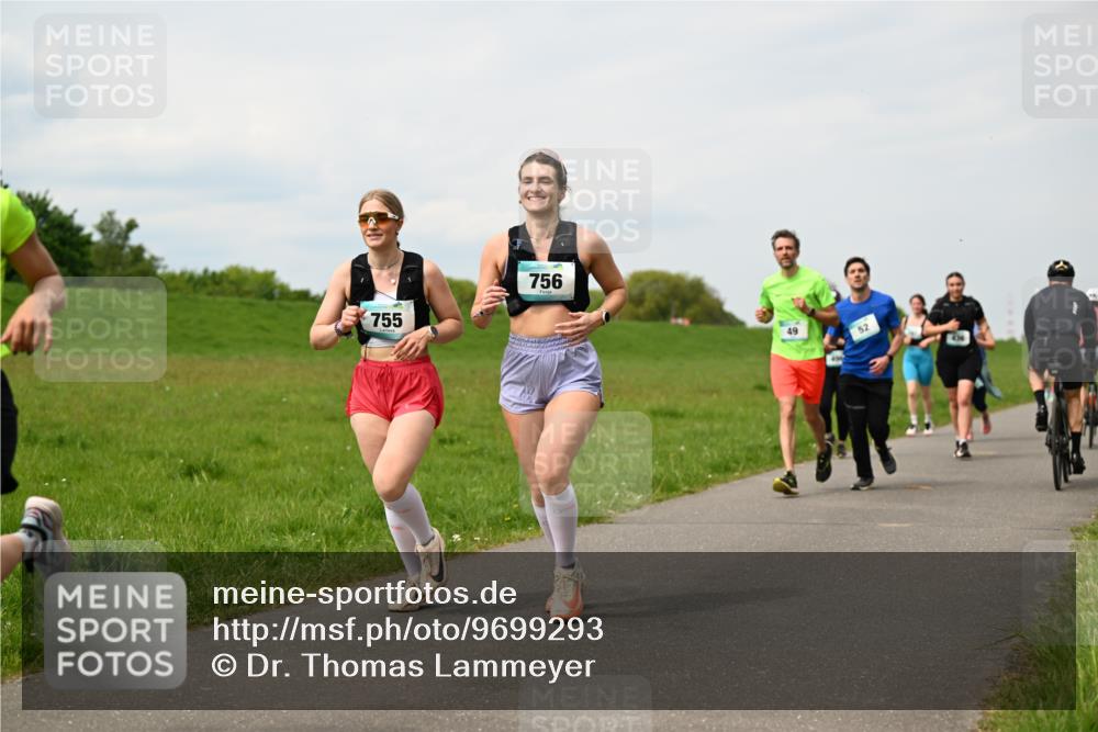 10.05.2026 - 8. Wedeler Halbmarathon Dr. Thomas Lammeyer http://msf.ph/oto/9699293 10.05.2026 11:36:42 Laufen 755, 756 meine-sportfotos.de