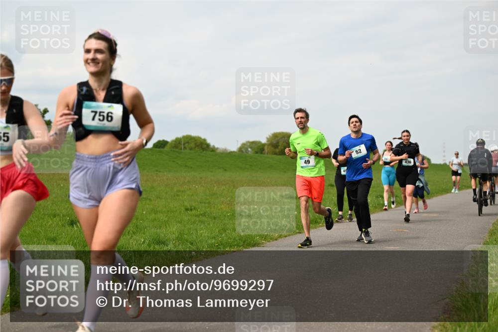10.05.2026 - 8. Wedeler Halbmarathon Dr. Thomas Lammeyer http://msf.ph/oto/9699297 10.05.2026 11:36:42 Laufen 756, 767, 436 meine-sportfotos.de
