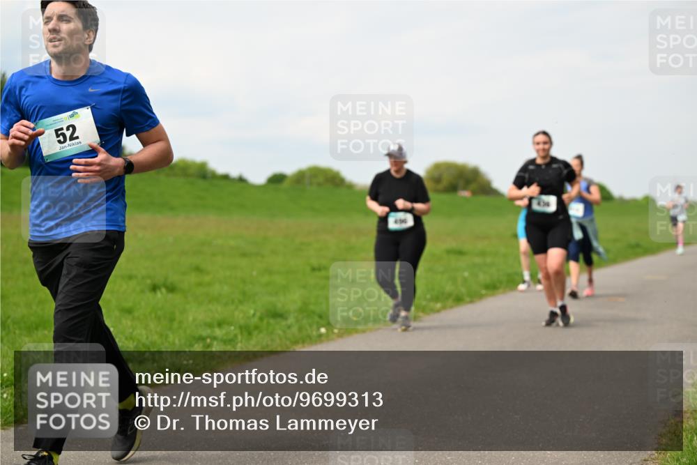 10.05.2026 - 8. Wedeler Halbmarathon Dr. Thomas Lammeyer http://msf.ph/oto/9699313 10.05.2026 11:36:45 Laufen  meine-sportfotos.de