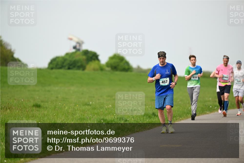 10.05.2026 - 8. Wedeler Halbmarathon Dr. Thomas Lammeyer http://msf.ph/oto/9699376 10.05.2026 11:36:59 Laufen 457, 918, 2069, 660 meine-sportfotos.de