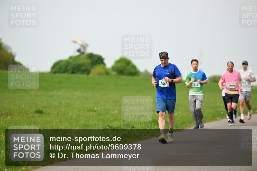 10.05.2026 - 8. Wedeler Halbmarathon Dr. Thomas Lammeyer http://msf.ph/oto/9699378 10.05.2026 11:36:59 Laufen 457, 918, 2069 meine-sportfotos.de