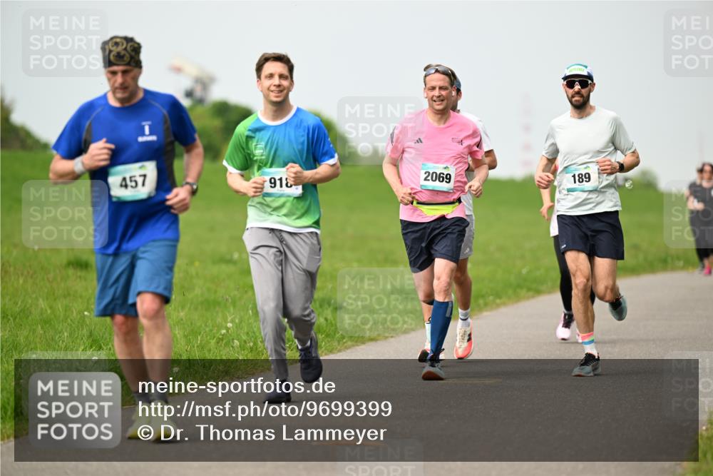 10.05.2026 - 8. Wedeler Halbmarathon Dr. Thomas Lammeyer http://msf.ph/oto/9699399 10.05.2026 11:37:04 Laufen 457, 918, 2069, 189 meine-sportfotos.de