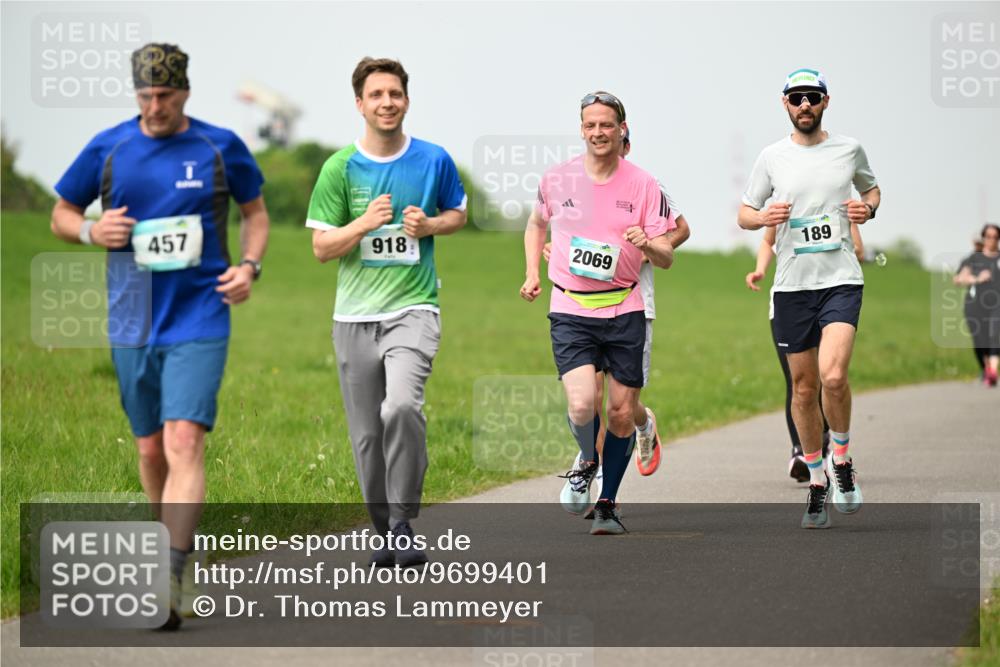 10.05.2026 - 8. Wedeler Halbmarathon Dr. Thomas Lammeyer http://msf.ph/oto/9699401 10.05.2026 11:37:04 Laufen 189, 457, 918, 2069 meine-sportfotos.de