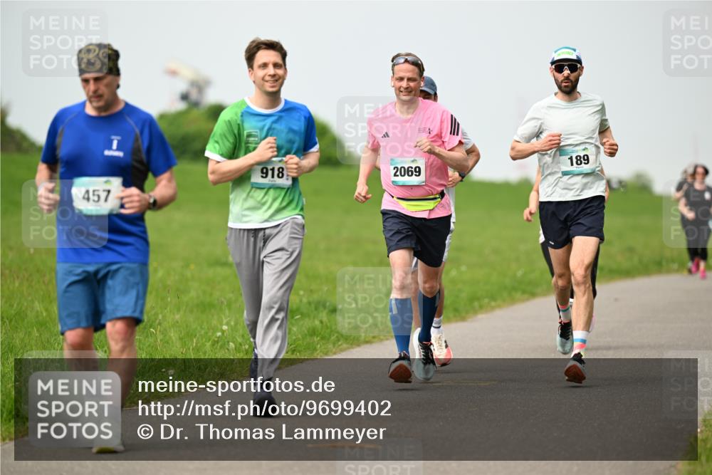 10.05.2026 - 8. Wedeler Halbmarathon Dr. Thomas Lammeyer http://msf.ph/oto/9699402 10.05.2026 11:37:05 Laufen 457, 918, 189, 2069 meine-sportfotos.de