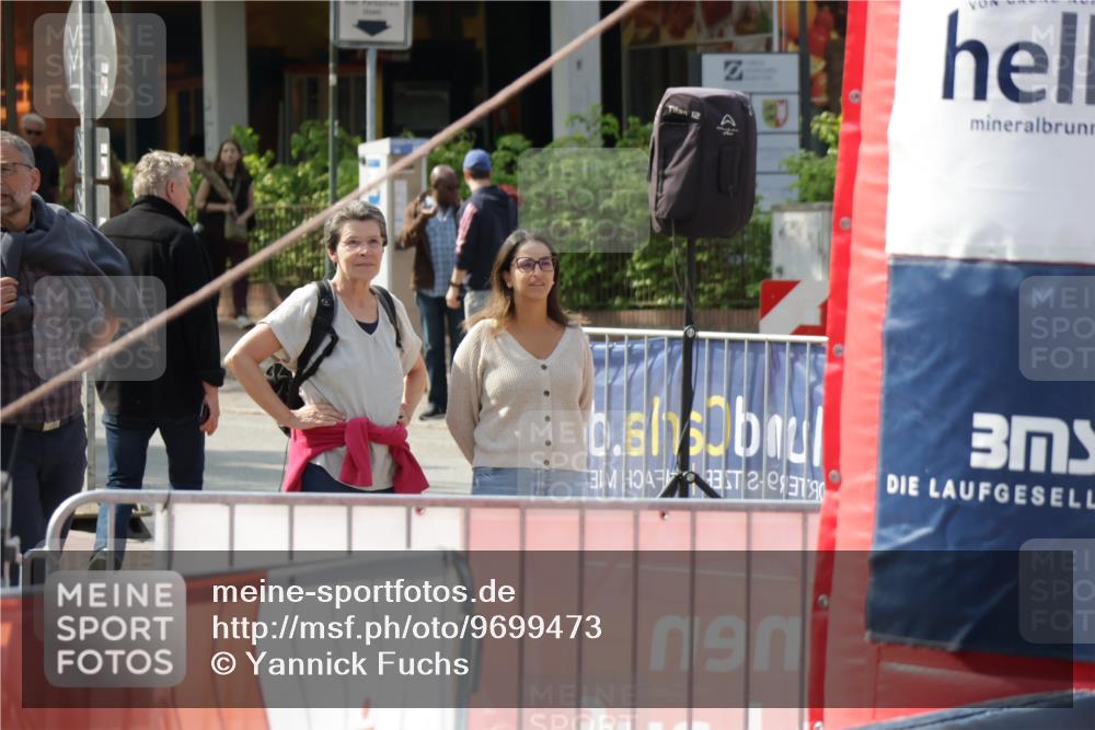 10.05.2026 - 8. Wedeler Halbmarathon Yannick Fuchs http://msf.ph/oto/9699473 10.05.2026 11:05:49 Ziel  meine-sportfotos.de