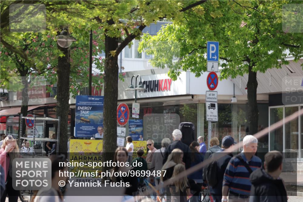 10.05.2026 - 8. Wedeler Halbmarathon Yannick Fuchs http://msf.ph/oto/9699487 10.05.2026 11:09:20 Ziel  meine-sportfotos.de