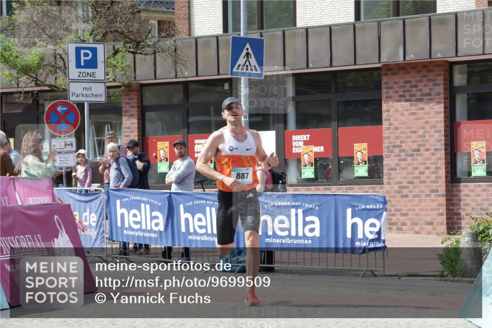 10.05.2026 - 8. Wedeler Halbmarathon Yannick Fuchs http://msf.ph/oto/9699509 10.05.2026 11:14:03 Ziel 887 meine-sportfotos.de