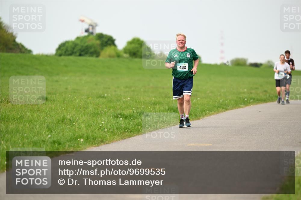 10.05.2026 - 8. Wedeler Halbmarathon Dr. Thomas Lammeyer http://msf.ph/oto/9699535 10.05.2026 11:37:31 Laufen 432, 2120 meine-sportfotos.de