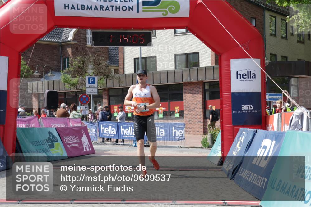 10.05.2026 - 8. Wedeler Halbmarathon Yannick Fuchs http://msf.ph/oto/9699537 10.05.2026 11:14:05 Ziel 887 meine-sportfotos.de