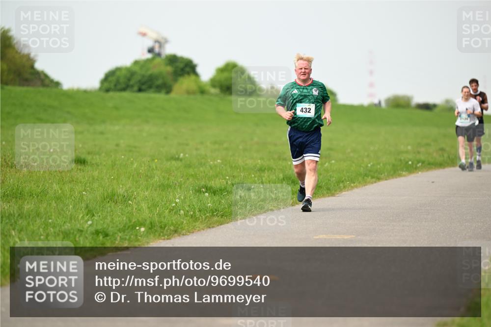 10.05.2026 - 8. Wedeler Halbmarathon Dr. Thomas Lammeyer http://msf.ph/oto/9699540 10.05.2026 11:37:31 Laufen 432 meine-sportfotos.de