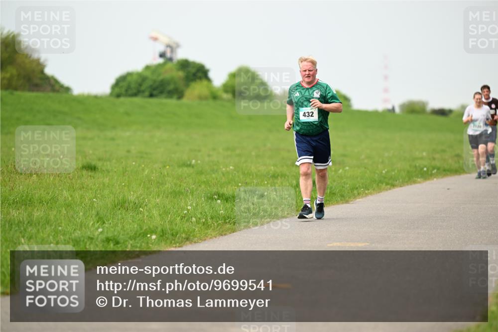10.05.2026 - 8. Wedeler Halbmarathon Dr. Thomas Lammeyer http://msf.ph/oto/9699541 10.05.2026 11:37:31 Laufen 432, 7120 meine-sportfotos.de