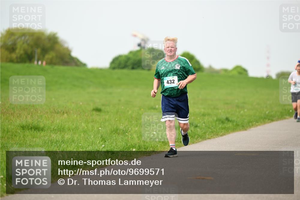 10.05.2026 - 8. Wedeler Halbmarathon Dr. Thomas Lammeyer http://msf.ph/oto/9699571 10.05.2026 11:37:33 Laufen 432, 2120 meine-sportfotos.de