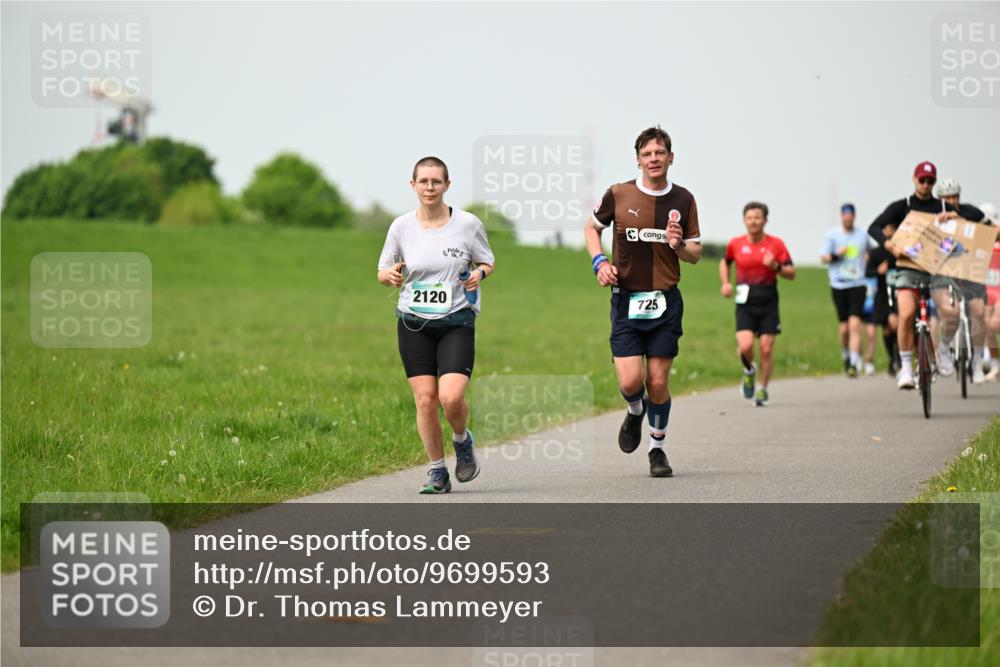 10.05.2026 - 8. Wedeler Halbmarathon Dr. Thomas Lammeyer http://msf.ph/oto/9699593 10.05.2026 11:37:38 Laufen 2120, 725 meine-sportfotos.de