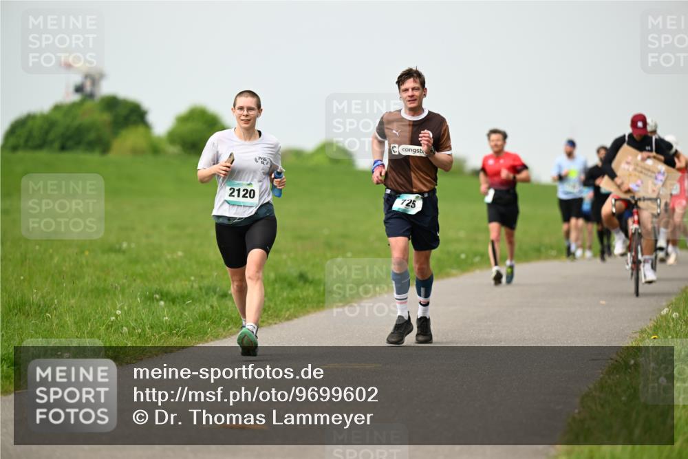 10.05.2026 - 8. Wedeler Halbmarathon Dr. Thomas Lammeyer http://msf.ph/oto/9699602 10.05.2026 11:37:38 Laufen 725, 2120 meine-sportfotos.de