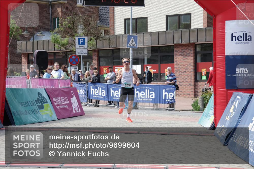 10.05.2026 - 8. Wedeler Halbmarathon Yannick Fuchs http://msf.ph/oto/9699604 10.05.2026 11:16:26 Ziel 2056 meine-sportfotos.de