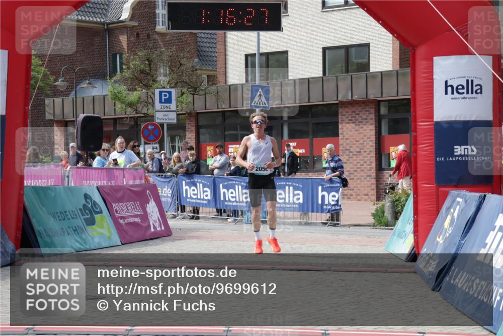 10.05.2026 - 8. Wedeler Halbmarathon Yannick Fuchs http://msf.ph/oto/9699612 10.05.2026 11:16:27 Ziel 2056 meine-sportfotos.de