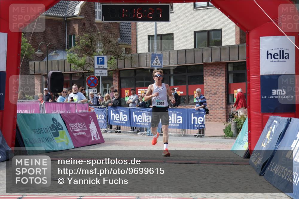 10.05.2026 - 8. Wedeler Halbmarathon Yannick Fuchs http://msf.ph/oto/9699615 10.05.2026 11:16:27 Ziel 2056 meine-sportfotos.de