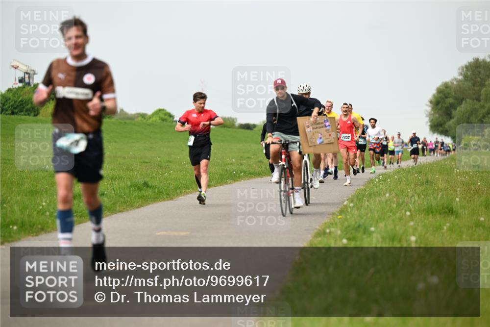 10.05.2026 - 8. Wedeler Halbmarathon Dr. Thomas Lammeyer http://msf.ph/oto/9699617 10.05.2026 11:37:41 Laufen 2237 meine-sportfotos.de