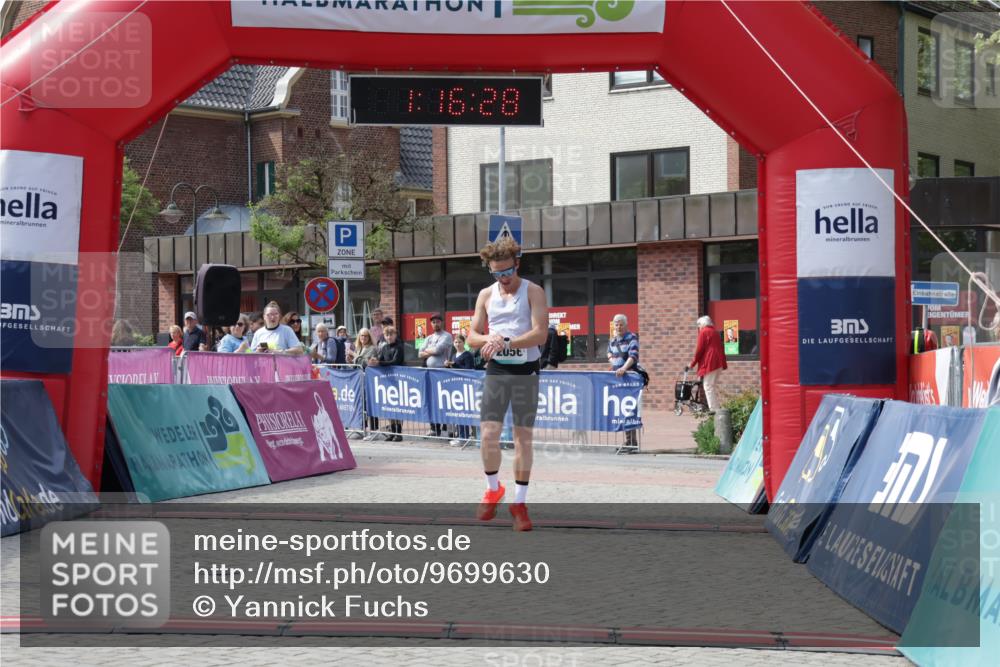 10.05.2026 - 8. Wedeler Halbmarathon Yannick Fuchs http://msf.ph/oto/9699630 10.05.2026 11:16:28 Ziel 2056 meine-sportfotos.de