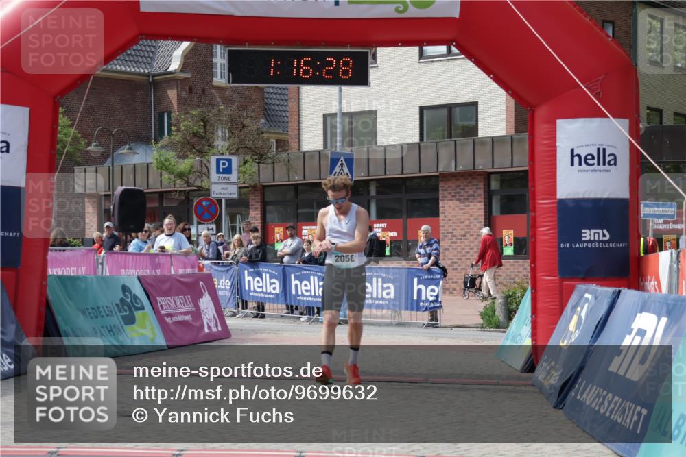 10.05.2026 - 8. Wedeler Halbmarathon Yannick Fuchs http://msf.ph/oto/9699632 10.05.2026 11:16:28 Ziel 2056 meine-sportfotos.de