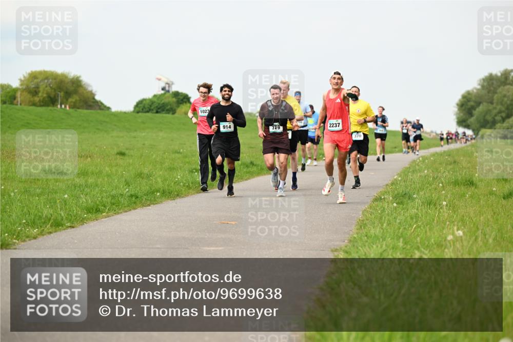 10.05.2026 - 8. Wedeler Halbmarathon Dr. Thomas Lammeyer http://msf.ph/oto/9699638 10.05.2026 11:37:49 Laufen 1023, 914, 719, 2237, 370 meine-sportfotos.de