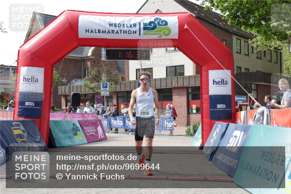 10.05.2026 - 8. Wedeler Halbmarathon Yannick Fuchs http://msf.ph/oto/9699644 10.05.2026 11:16:31 Ziel 2056 meine-sportfotos.de