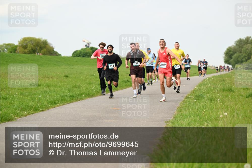 10.05.2026 - 8. Wedeler Halbmarathon Dr. Thomas Lammeyer http://msf.ph/oto/9699645 10.05.2026 11:37:49 Laufen 1022, 914, 719, 2237, 370 meine-sportfotos.de