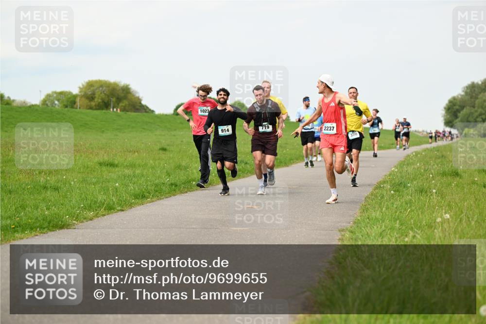 10.05.2026 - 8. Wedeler Halbmarathon Dr. Thomas Lammeyer http://msf.ph/oto/9699655 10.05.2026 11:37:50 Laufen 1023, 914, 719, 2237, 370 meine-sportfotos.de