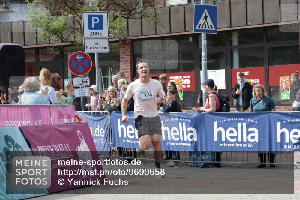 10.05.2026 - 8. Wedeler Halbmarathon Yannick Fuchs http://msf.ph/oto/9699658 10.05.2026 11:17:49 Ziel 774 meine-sportfotos.de