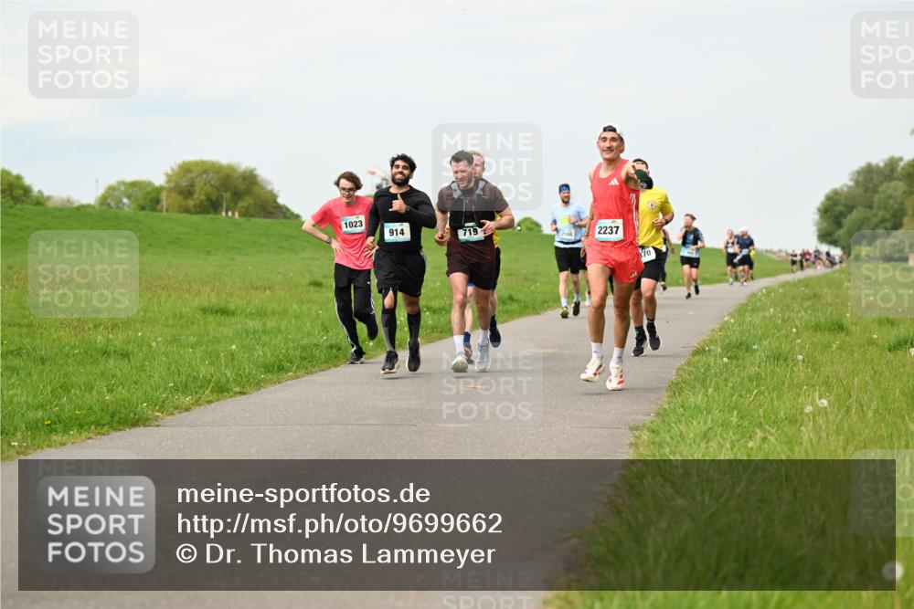 10.05.2026 - 8. Wedeler Halbmarathon Dr. Thomas Lammeyer http://msf.ph/oto/9699662 10.05.2026 11:37:50 Laufen 1023, 914, 719, 2108, 2237, 370 meine-sportfotos.de