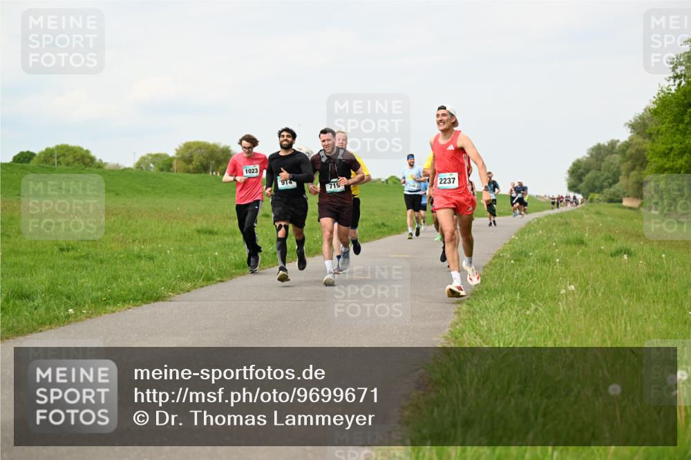 10.05.2026 - 8. Wedeler Halbmarathon Dr. Thomas Lammeyer http://msf.ph/oto/9699671 10.05.2026 11:37:51 Laufen 1023, 914, 719, 2108, 2237 meine-sportfotos.de
