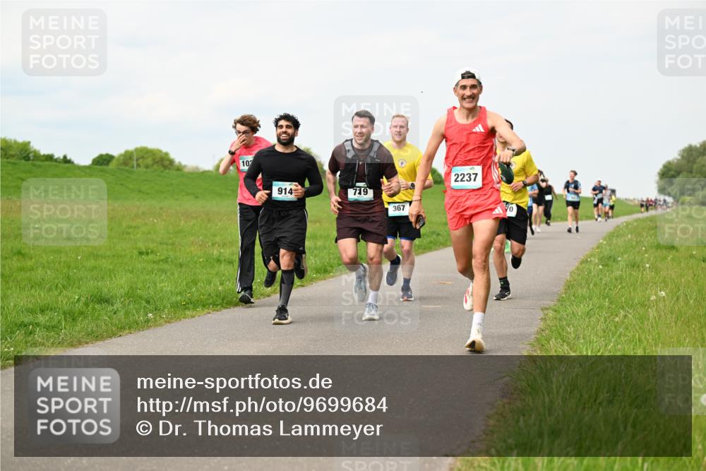 10.05.2026 - 8. Wedeler Halbmarathon Dr. Thomas Lammeyer http://msf.ph/oto/9699684 10.05.2026 11:37:52 Laufen 914, 719, 367, 2237 meine-sportfotos.de
