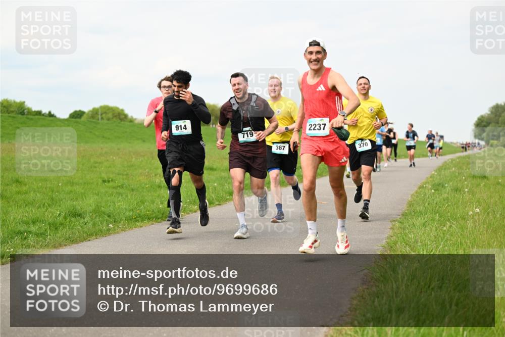 10.05.2026 - 8. Wedeler Halbmarathon Dr. Thomas Lammeyer http://msf.ph/oto/9699686 10.05.2026 11:37:53 Laufen 914, 719, 367, 2237, 370 meine-sportfotos.de