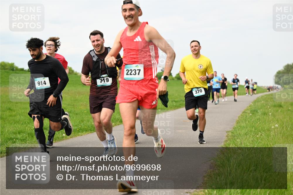 10.05.2026 - 8. Wedeler Halbmarathon Dr. Thomas Lammeyer http://msf.ph/oto/9699698 10.05.2026 11:37:54 Laufen 914, 719, 2237, 370 meine-sportfotos.de