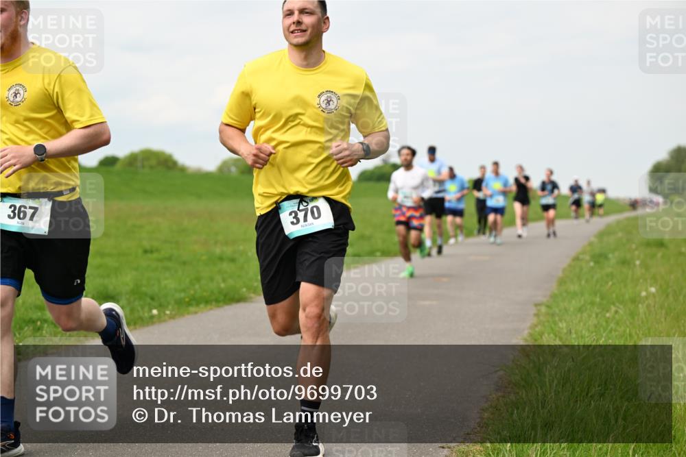 10.05.2026 - 8. Wedeler Halbmarathon Dr. Thomas Lammeyer http://msf.ph/oto/9699703 10.05.2026 11:37:55 Laufen 367, 370 meine-sportfotos.de