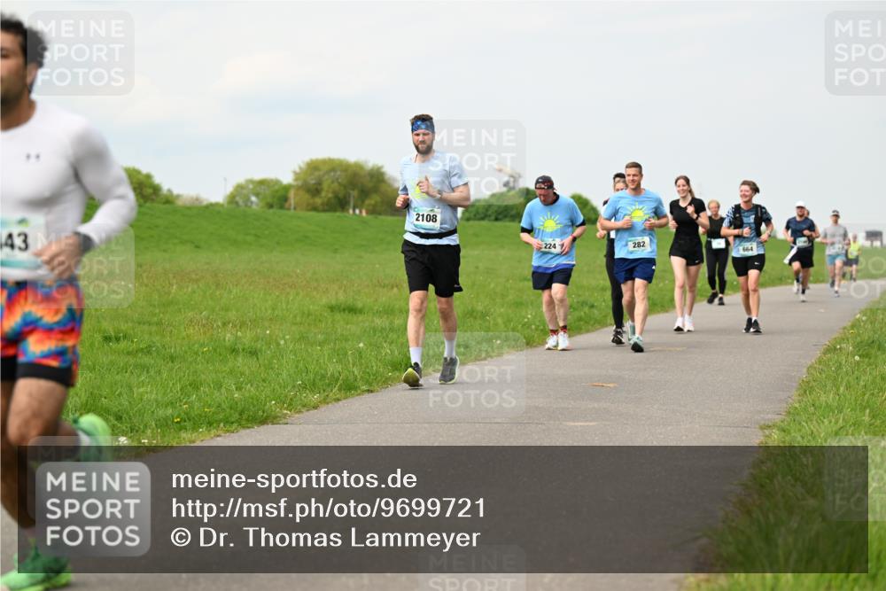 10.05.2026 - 8. Wedeler Halbmarathon Dr. Thomas Lammeyer http://msf.ph/oto/9699721 10.05.2026 11:37:58 Laufen 2108, 2241, 282, 664 meine-sportfotos.de