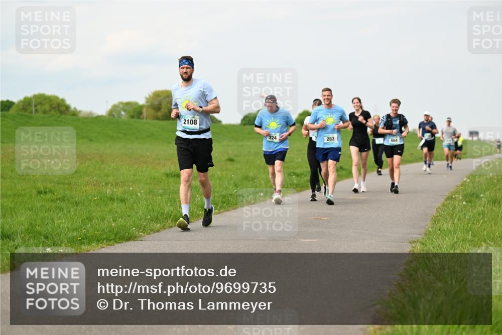 10.05.2026 - 8. Wedeler Halbmarathon Dr. Thomas Lammeyer http://msf.ph/oto/9699735 10.05.2026 11:37:59 Laufen 2108, 224, 282, 664 meine-sportfotos.de