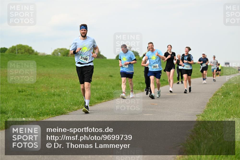 10.05.2026 - 8. Wedeler Halbmarathon Dr. Thomas Lammeyer http://msf.ph/oto/9699739 10.05.2026 11:37:59 Laufen 2108, 224, 282, 664 meine-sportfotos.de